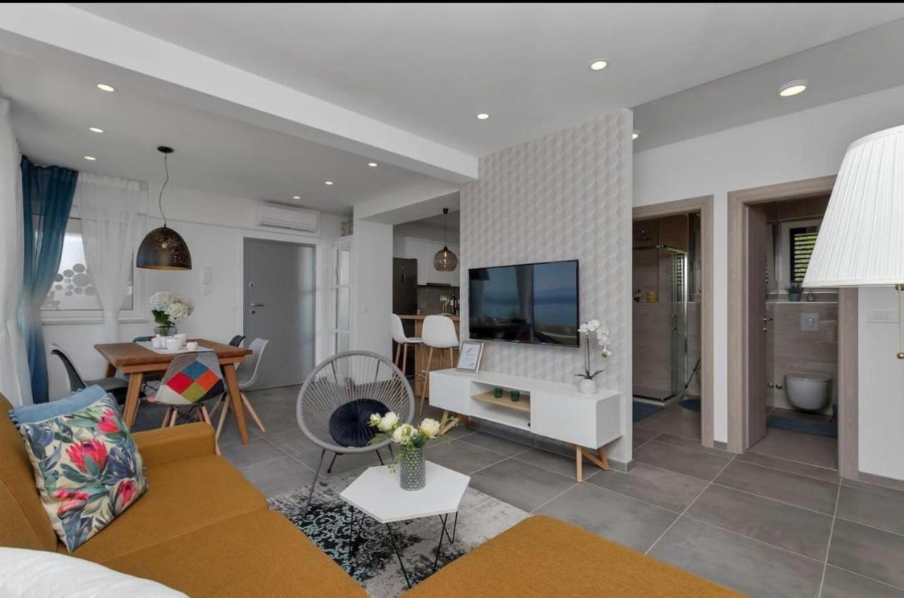 Meli Luka With Seaview Apartment