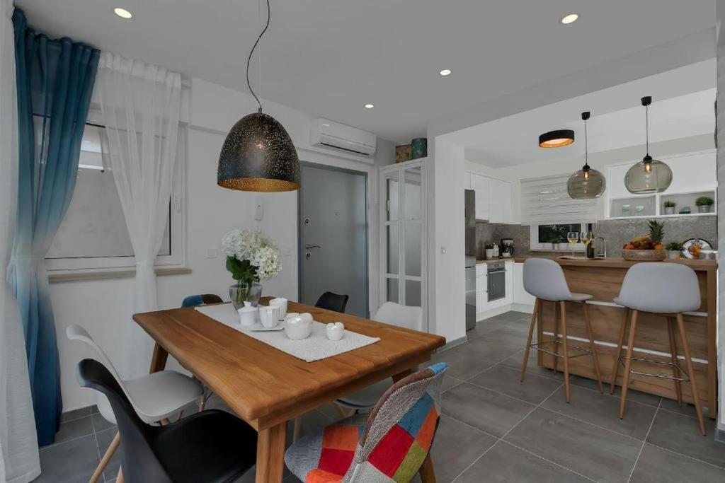 Meli Luka With Seaview Apartment *